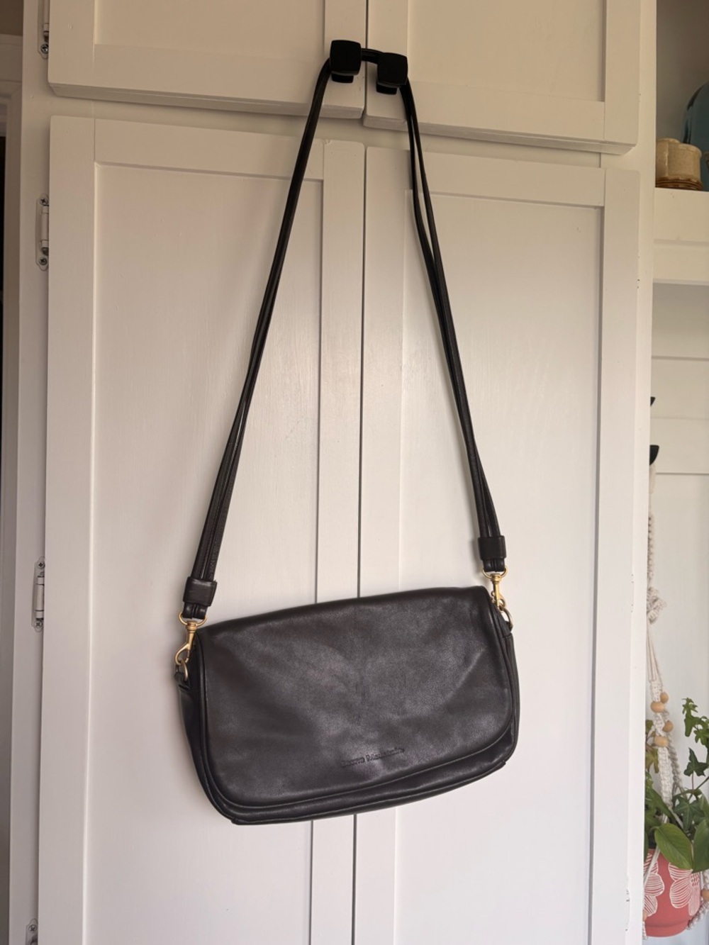 Stone Mountain Accessories Black Leather Crossbody Bag